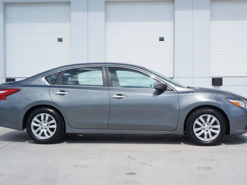 Used 2017 Nissan Altima 2.5 S w/ Power Driver Seat Package FWD image 12
