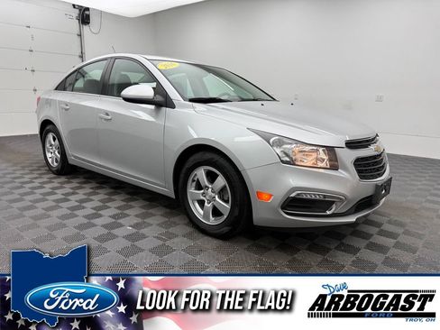 Used 2016 Chevrolet Cruze LT FWD image 1