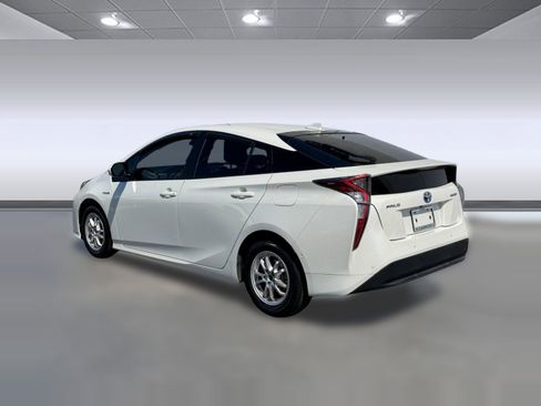Used 2017 Toyota Prius Three image 3