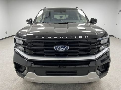 Used 2025 Ford Expedition Platinum AWD/4WD image 3