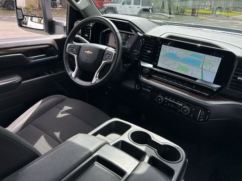 Used 2025 Chevrolet Silverado 2500 LT w/ Convenience Package image 10