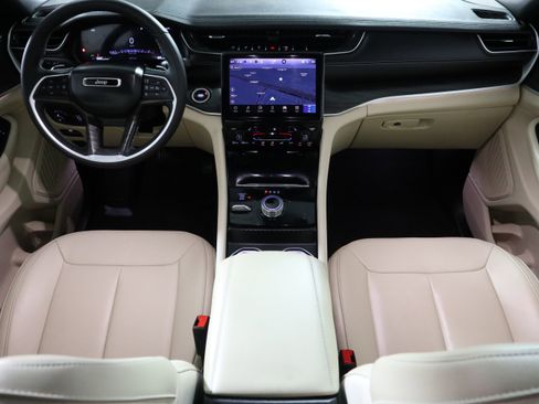 Used 2024 Jeep Grand Cherokee Limited image 15