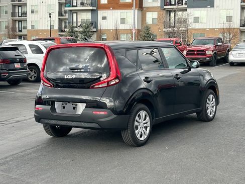 Used 2022 Kia Soul LX FWD image 4