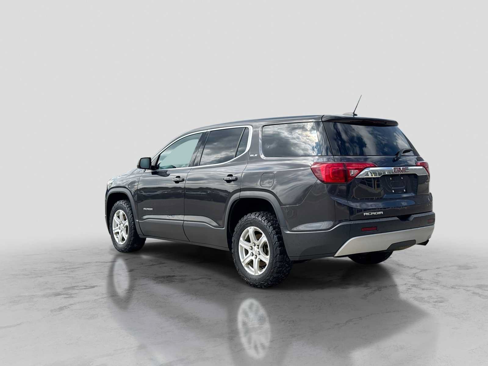 Used 2017 GMC Acadia SLE FWD image 4