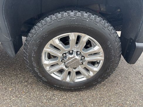 Used 2023 GMC Sierra 3500 Denali w/ Denali Ultimate Package image 9