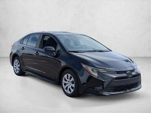 Used 2024 Toyota Corolla LE FWD image 3