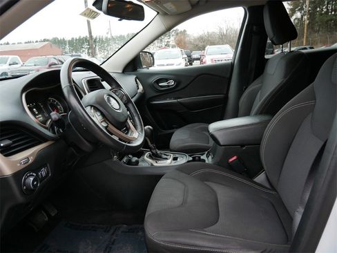 Used 2015 Jeep Cherokee Latitude w/ Cold Weather Group image 14