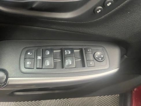 Used 2019 Jeep Cherokee Limited AWD/4WD image 19