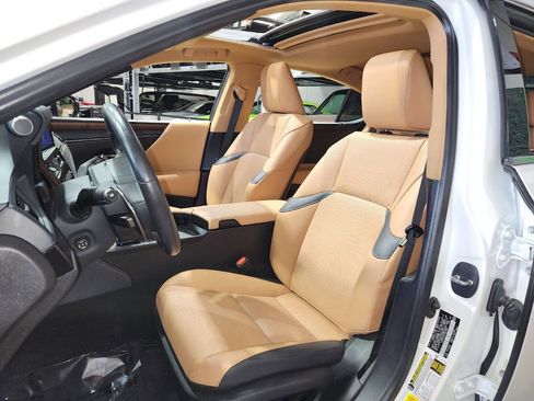 Used 2023 Lexus ES 300h image 15