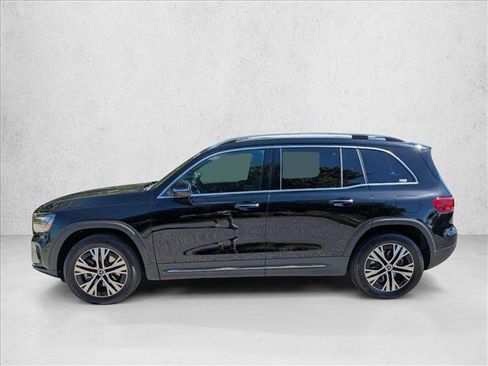 Used 2025 Mercedes-Benz GLB 250 4MATIC image 9