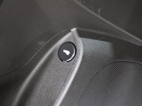Used 2018 Chevrolet Cruze LT FWD image 9
