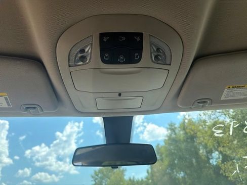 Used 2022 Chrysler Voyager LX FWD image 16