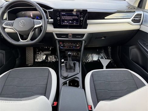 New 2026 Volkswagen Taos SE image 8