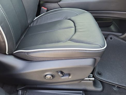 New 2026 Chrysler Pacifica Limited image 24