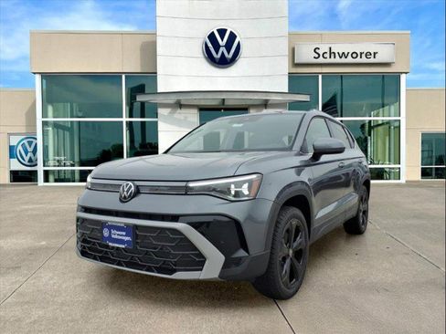 New 2026 Volkswagen Taos SEL image 9