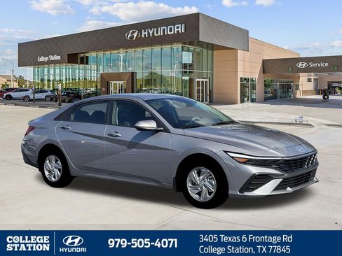 New 2026 Hyundai Elantra SE FWD image 11