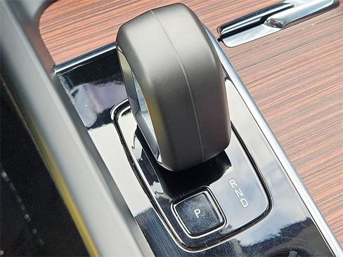 Used 2024 Volvo XC60 B5 Plus image 12