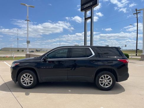 Used 2021 Chevrolet Traverse LS FWD image 3