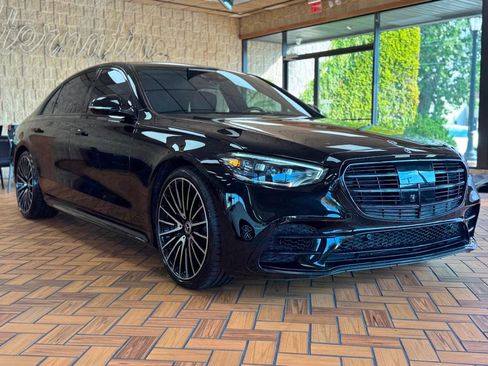 Used 2022 Mercedes-Benz S 580 4MATIC Sedan w/ AMG Line Package image 4