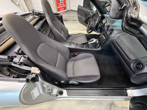 Used 2001 MAZDA MX-5 Miata RWD image 33
