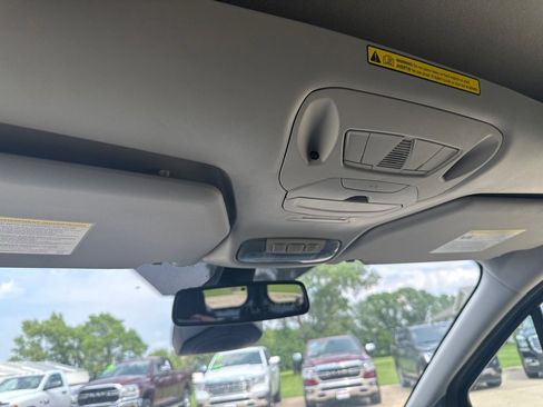 Used 2022 Ford Transit Connect XLT image 31