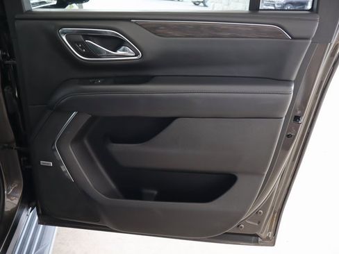 Used 2021 Chevrolet Suburban LT image 43