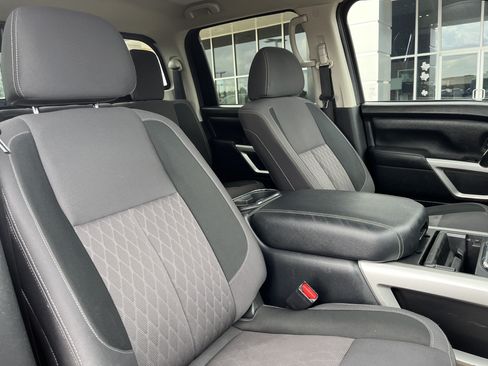 Used 2024 Nissan Titan SV w/ SV Convenience Package RWD image 19