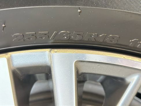 Used 2025 Chevrolet Traverse LT image 13