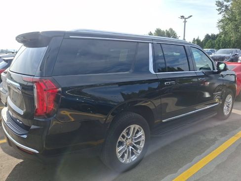 Used 2024 GMC Yukon XL SLT w/ SLT Luxury Package AWD/4WD image 7