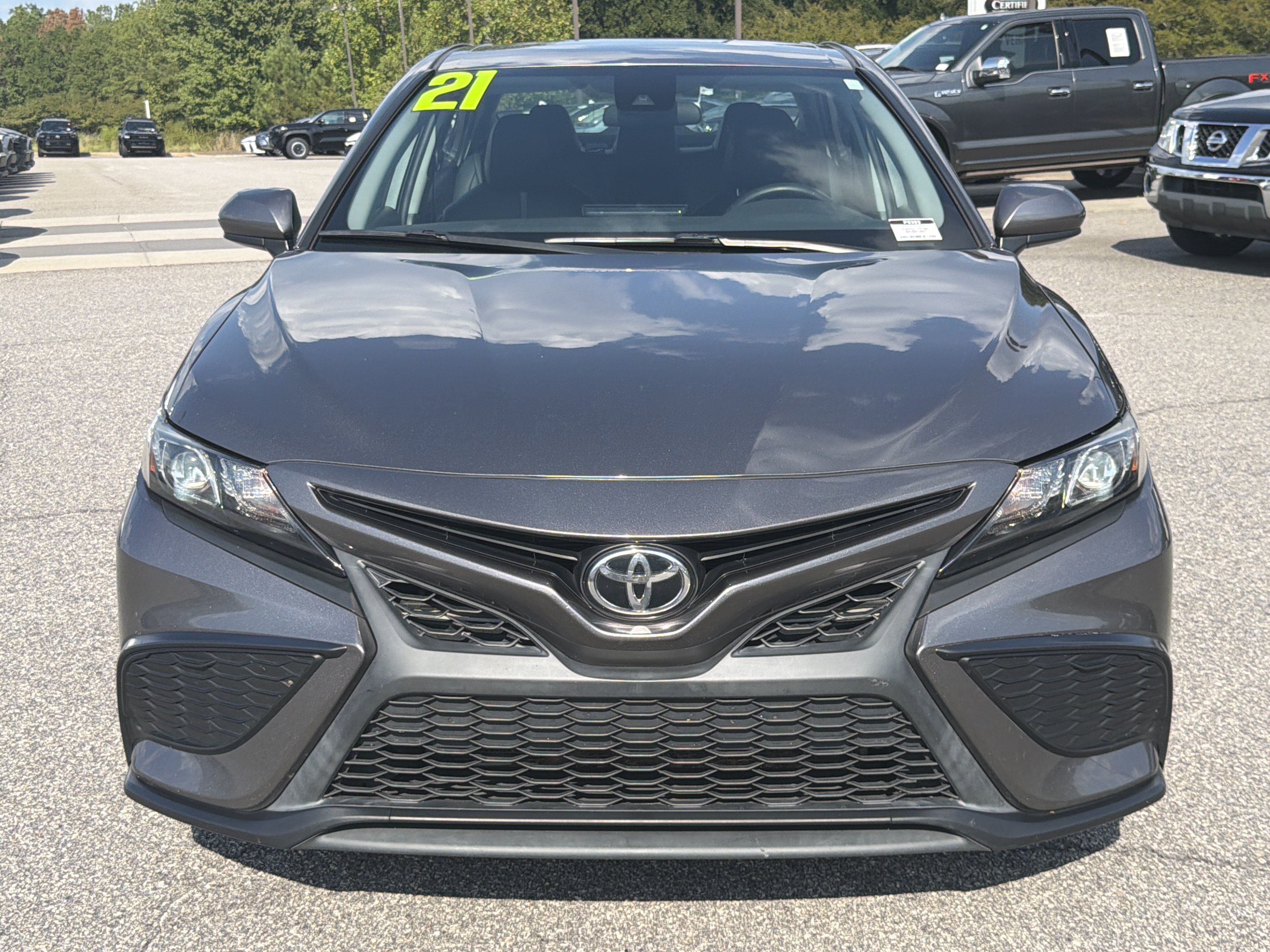 Used 2021 Toyota Camry SE FWD image 2
