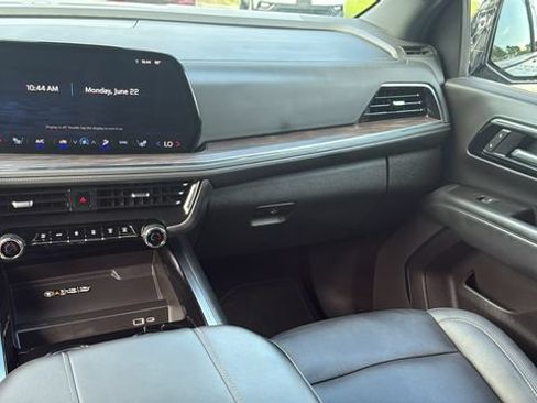 Used 2025 Chevrolet Tahoe Z71 AWD/4WD image 33