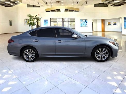 Used 2017 INFINITI Q70 3.7 image 8