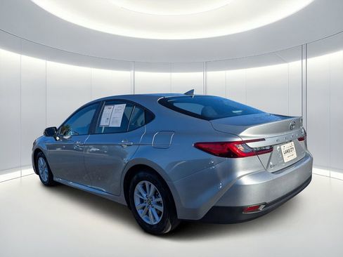 Used 2025 Toyota Camry LE image 6