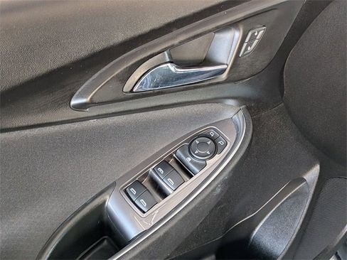 Used 2020 Chevrolet Malibu LT image 9