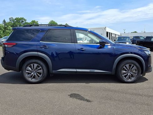 Used 2022 Nissan Pathfinder SV AWD/4WD image 7