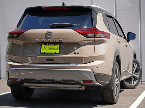 Used 2024 Nissan Rogue SL FWD image 4