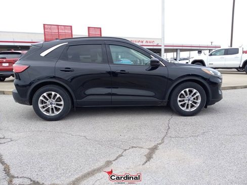 Used 2020 Ford Escape SE image 3