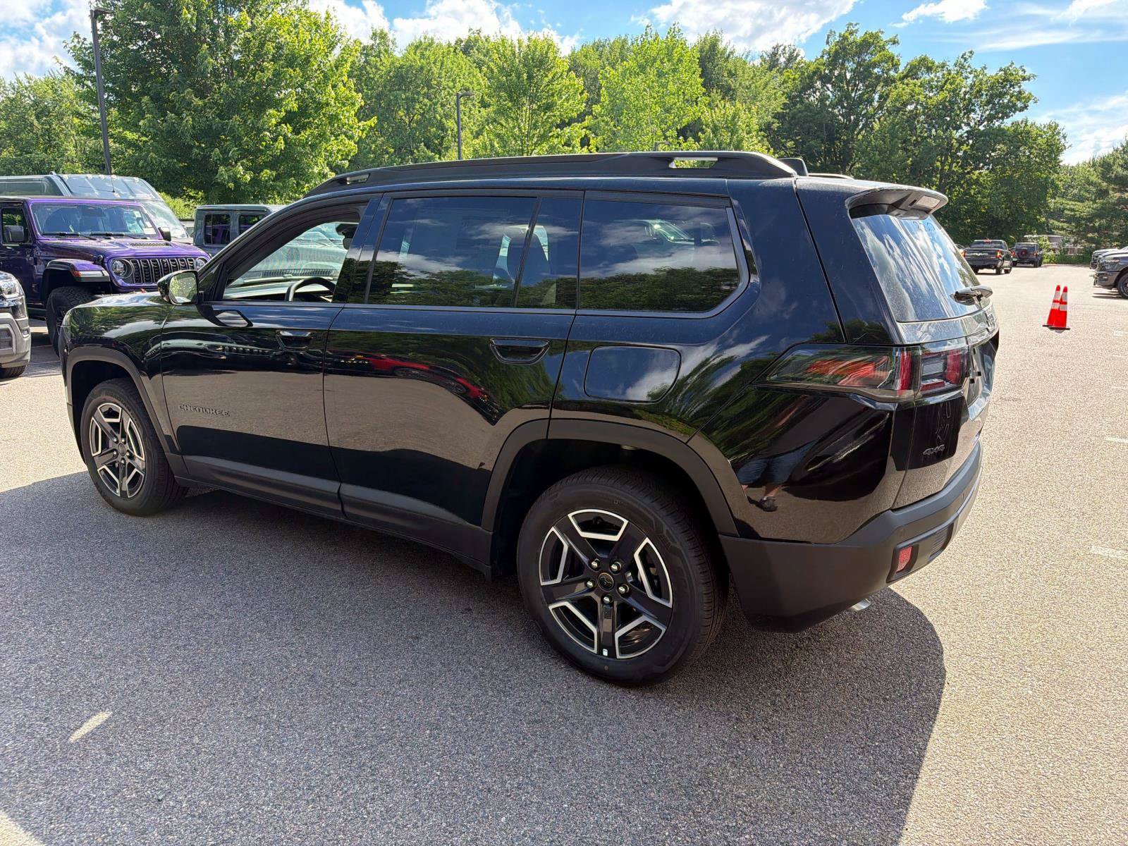 New 2026 Jeep Cherokee Laredo AWD/4WD image 3