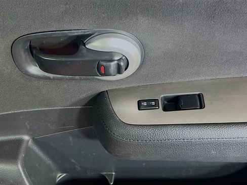 Used 2010 Nissan Versa Hatchback w/ Premium Pkg FWD image 31