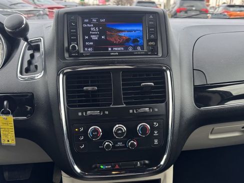 Used 2020 Dodge Grand Caravan SXT image 19