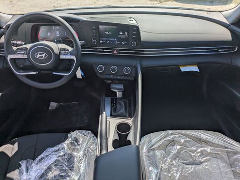 New 2026 Hyundai Elantra SE FWD image 14