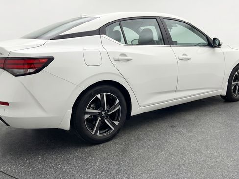 Used 2025 Nissan Sentra SV image 9