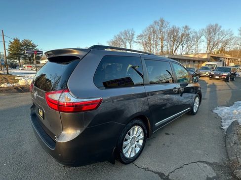 Used 2015 Toyota Sienna XLE Premium image 5