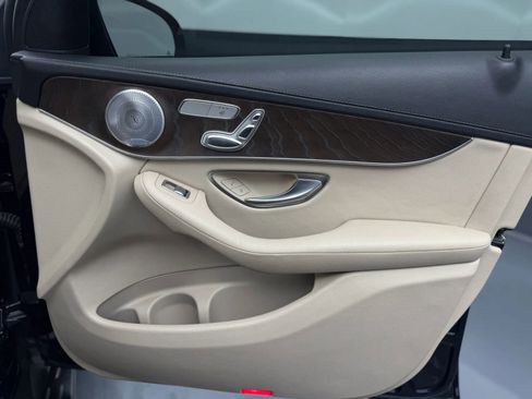 Used 2018 Mercedes-Benz GLC 300 4MATIC image 16