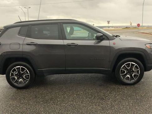 Used 2024 Jeep Compass Trailhawk AWD/4WD image 9