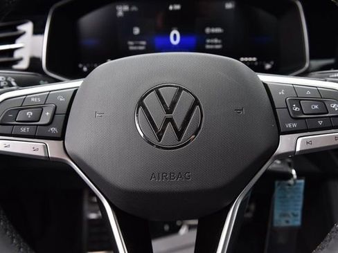 Certified 2025 Volkswagen Jetta Sport image 18