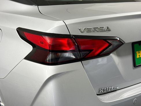 Used 2022 Nissan Versa S w/ Trunk Package image 35