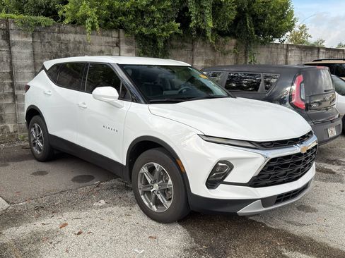 Used 2024 Chevrolet Blazer LT FWD image 1