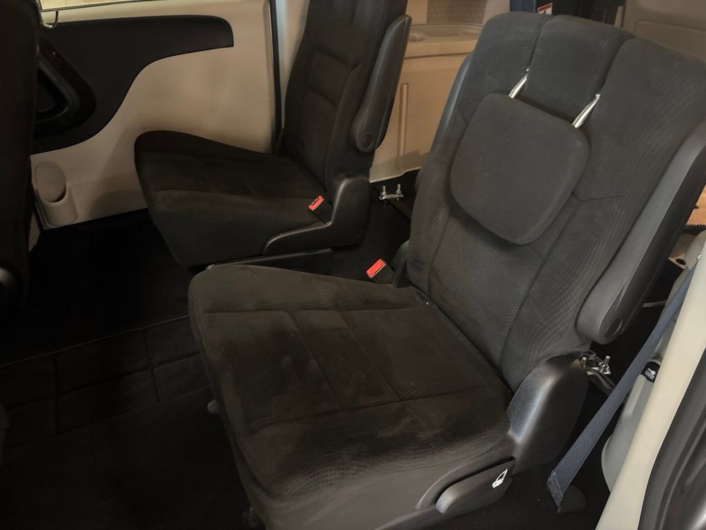 Used 2015 Dodge Grand Caravan SXT w/ UConnect Hands-Free Group FWD image 22