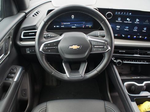 Used 2025 Chevrolet Traverse LT AWD/4WD image 5